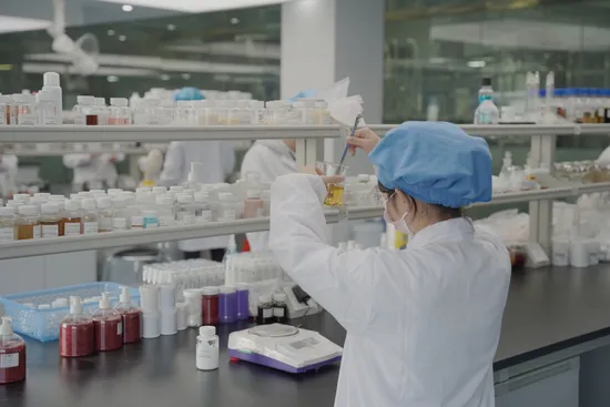 5ml Low MOQ Makeup Packaging DIY Lip Gloss Tube Custom Logo Rose Gold Empty Lipgloss Bottle OEM/ODM Lip Balm Tube